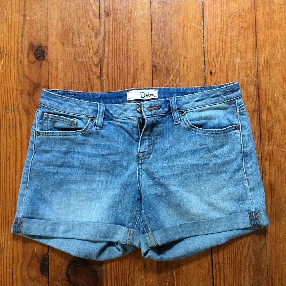 Light Wash Mid Rise Jean Shorts •Sale•